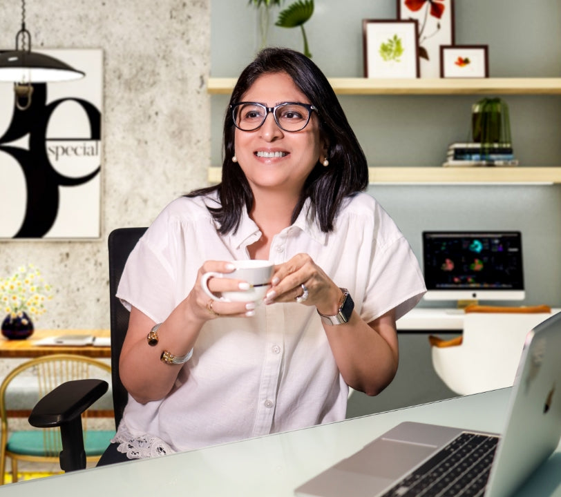 Anupam Bhatia, founder of Anupam Holistic, in a wellness consultation session. She guides individuals on their journey to holistic health, integrative nutrition, mindful living, and natural healing.